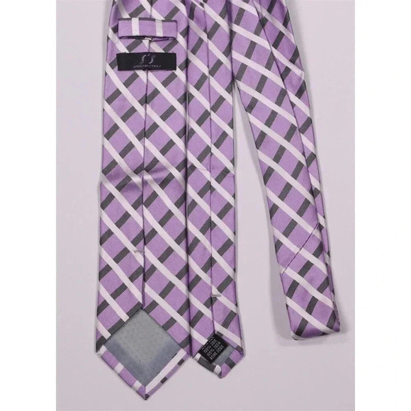 Patrick Kane Worn and Autographed 2014 Hockey Fights Cancer Silk Necktie - Picture 6 of 9